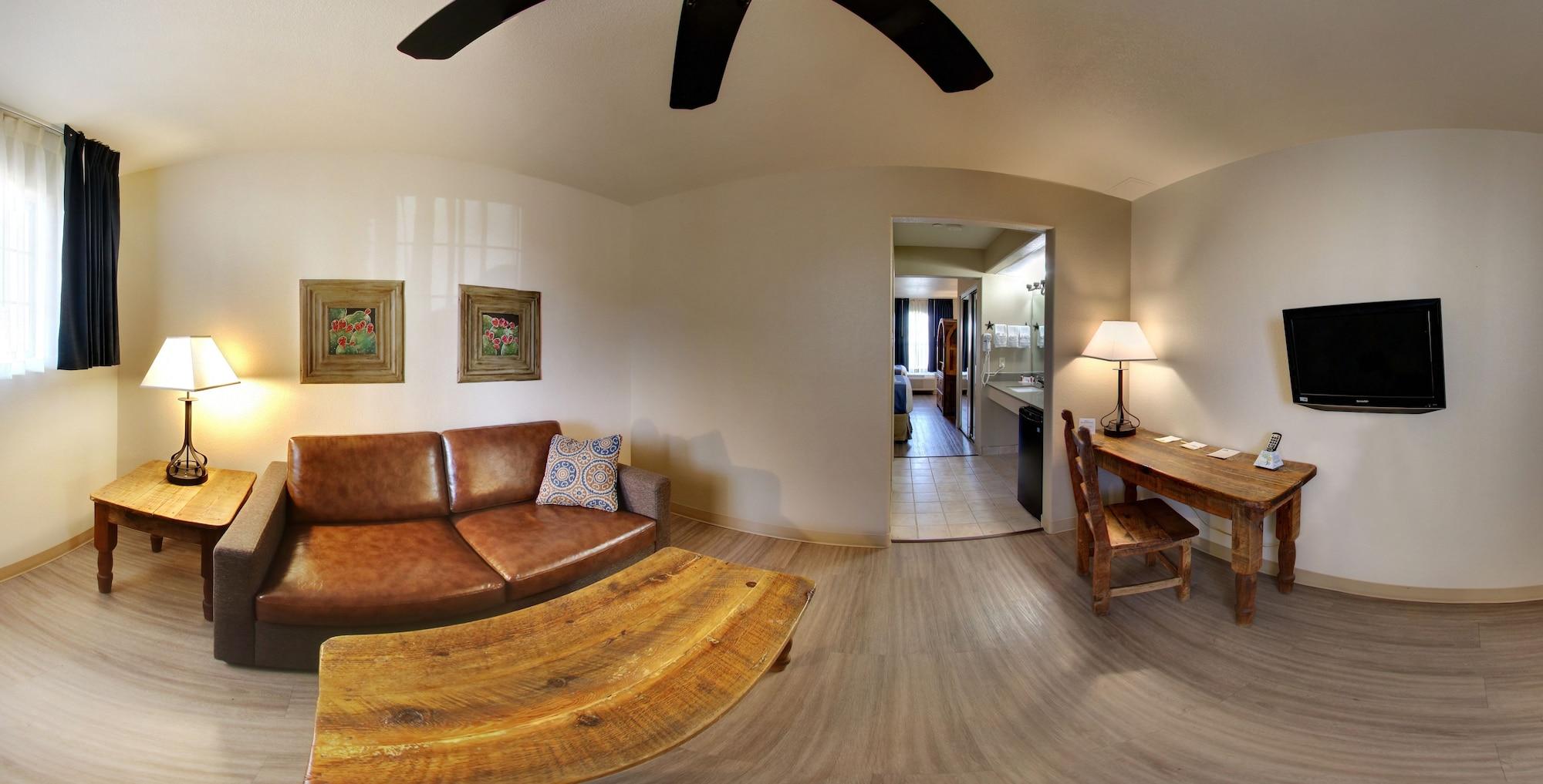 Days Inn & Suites By Wyndham Llano Esterno foto