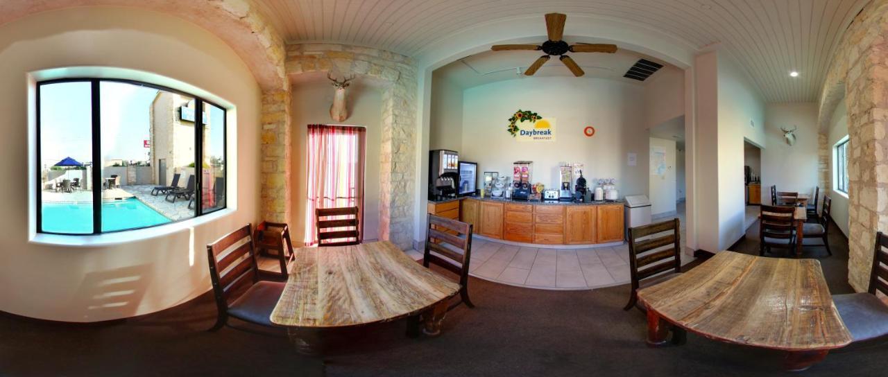Days Inn & Suites By Wyndham Llano Esterno foto